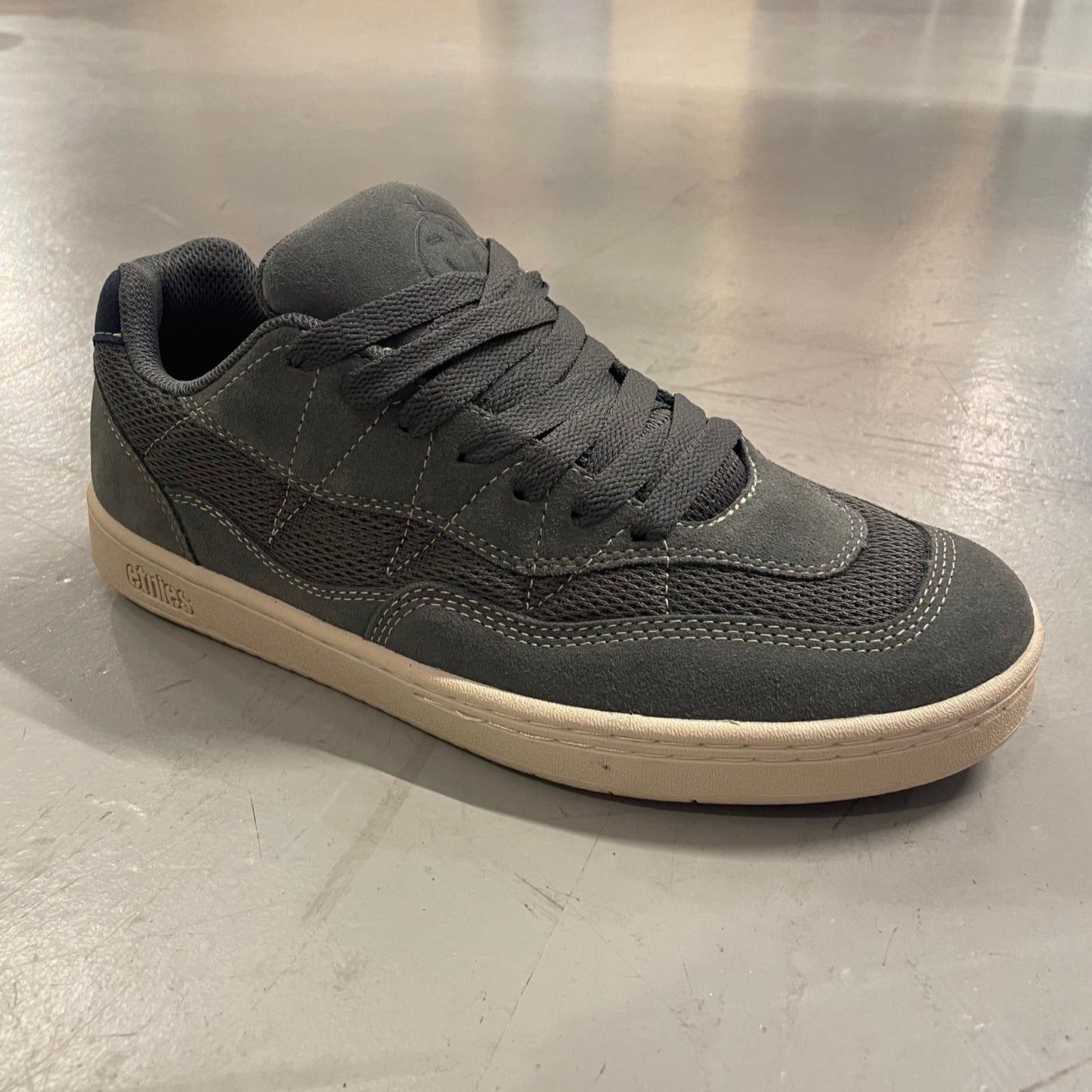 etnies Snake