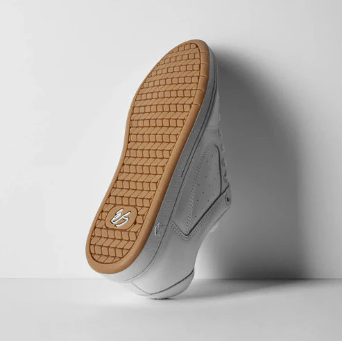 éS Accel White