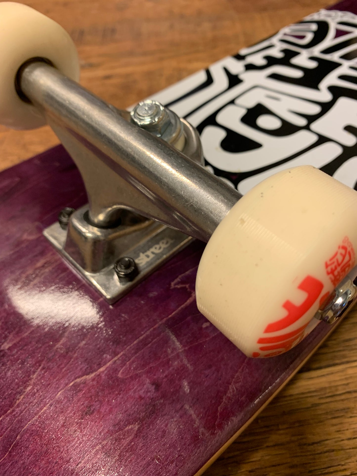 Street Style Complete "UPSIDE DOWN HIPPIE" 7,5"