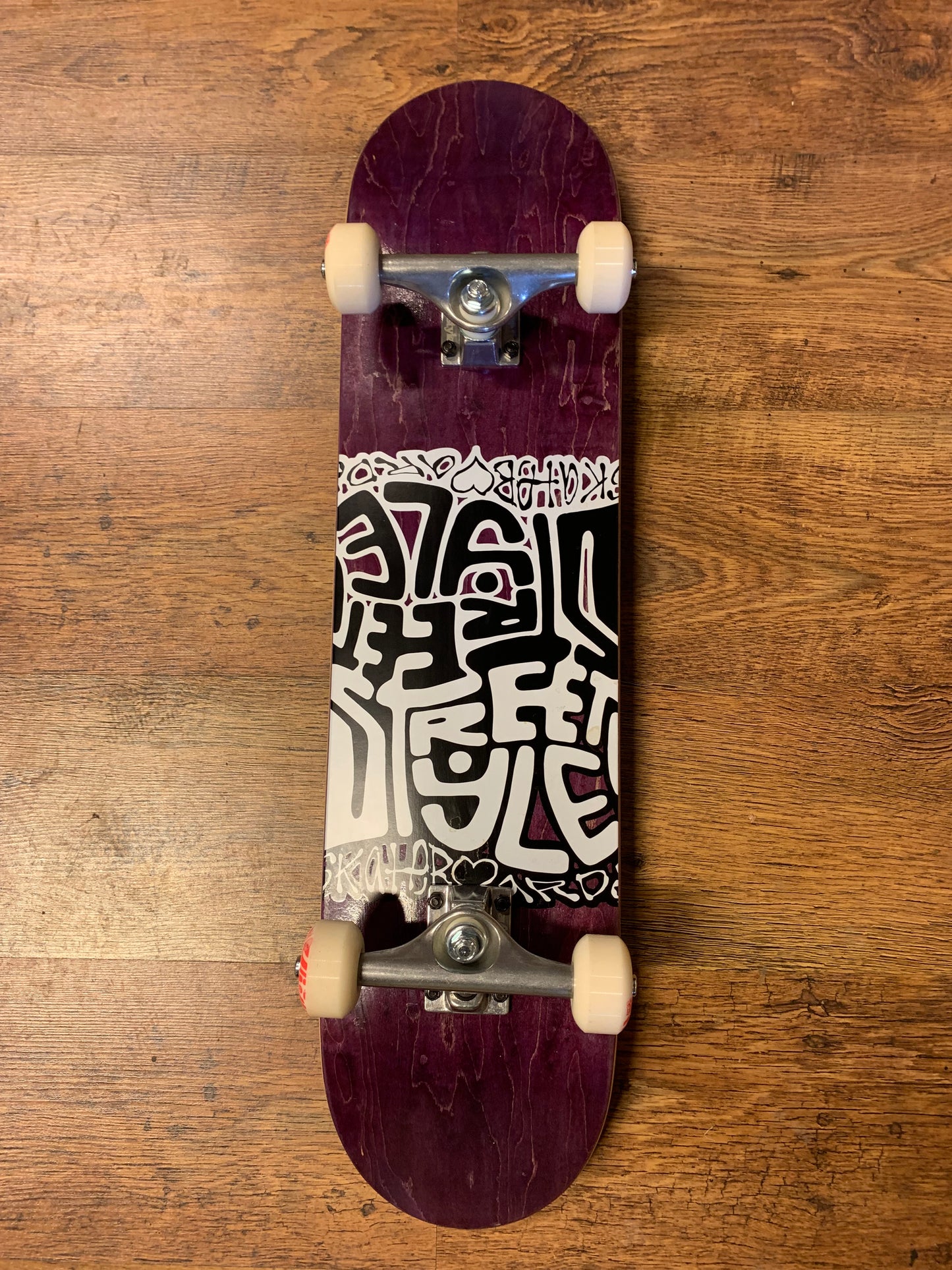 Street Style Complete "UPSIDE DOWN HIPPIE" 7,5"